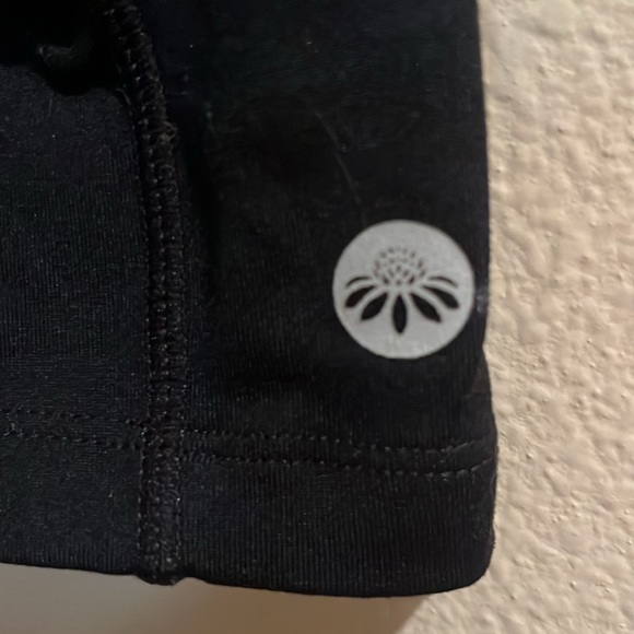 Senita‎ Athletics Black Cropped Tank Top Size Small - Picture 3 of 4